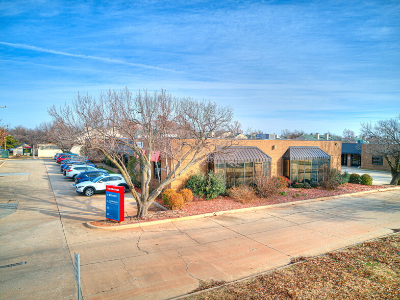 11100 Stratford Dr, Oklahoma City, OK à vendre - Photo du b timent - Image 1 de 29