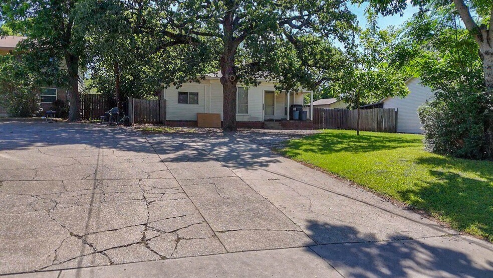 2003 Elm St, Denton, TX for sale - Building Photo - Image 3 of 8