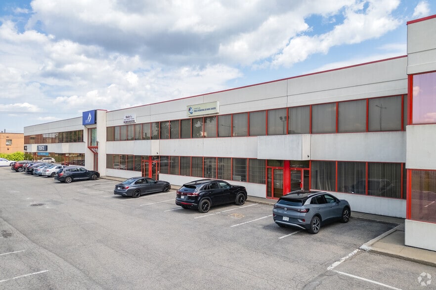 9260-9300 Blvd Henri Bourassa W, Montréal, QC à louer - Photo du bâtiment - Image 3 de 6