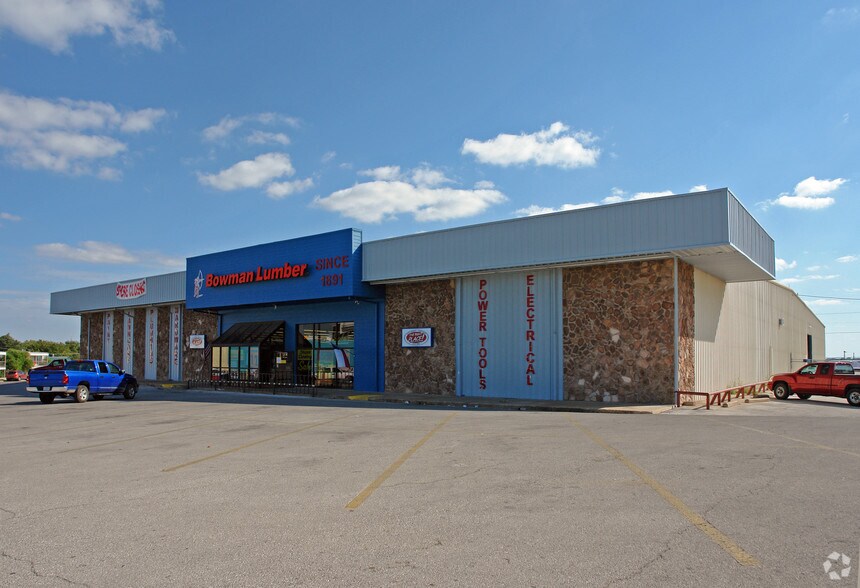 3315 Sherwood Way, San Angelo, TX à louer - Photo du bâtiment - Image 3 de 12