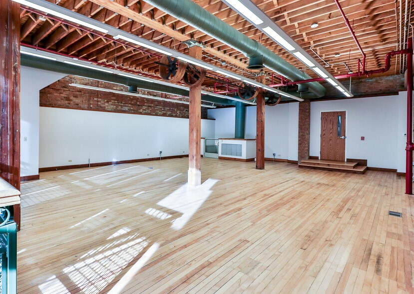 168 E Highland Ave, Elgin, IL for lease - Interior Photo - Image 3 of 9