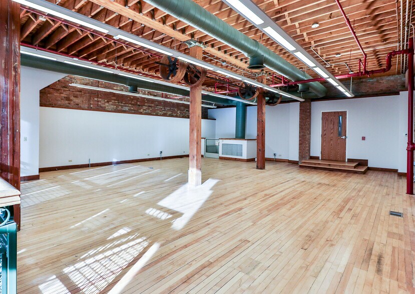 168 E Highland Ave, Elgin, IL à louer - Photo intérieure - Image 3 de 9