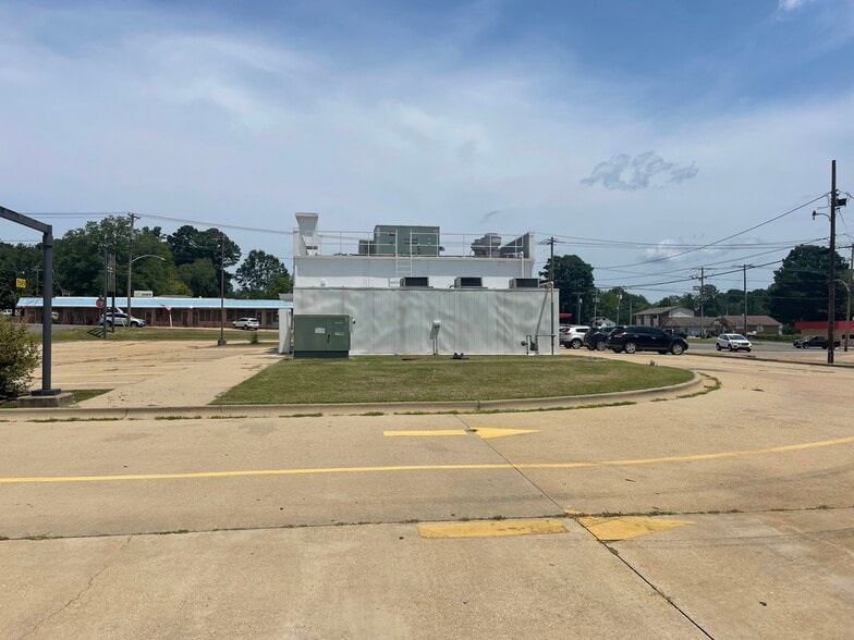 1401 E Main St, Magnolia, AR for lease - Building Photo - Image 3 of 15