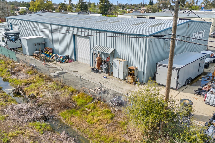 25533 N Highway 99, Acampo, CA à vendre - Photo du bâtiment - Image 2 de 40