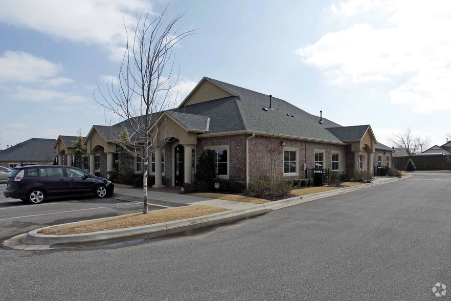 1224 SW 104th St, Oklahoma City, OK for lease - Primary Photo - Image 1 of 17