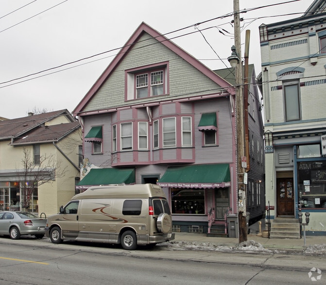 1208-1210 E Brady St, Milwaukee, WI for lease - Primary Photo - Image 1 of 3