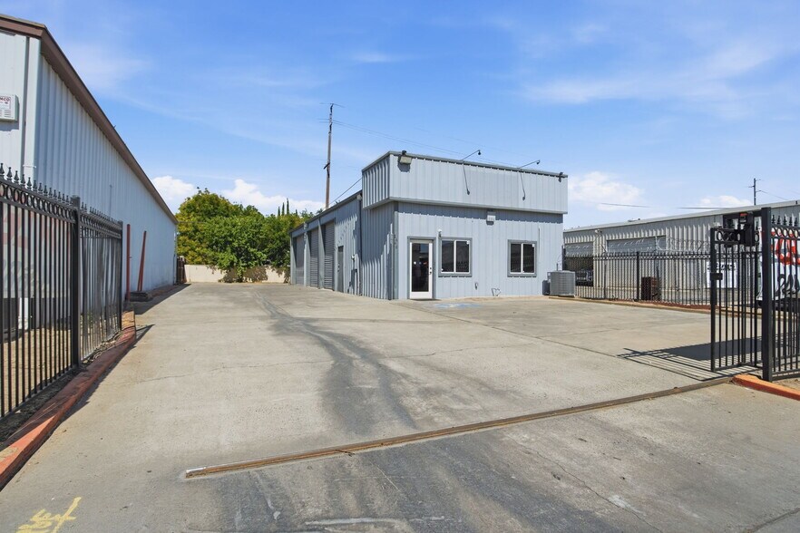 1649 Carnegie St, Turlock, CA for lease - Building Photo - Image 2 of 39
