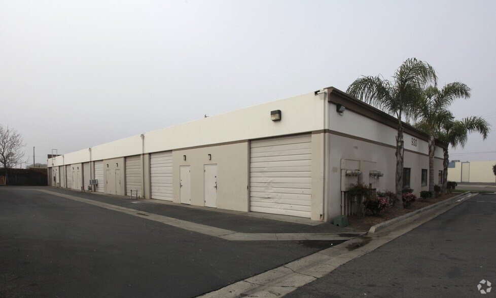 930 S Placentia Ave, Placentia, CA à louer - Photo du bâtiment - Image 2 de 4
