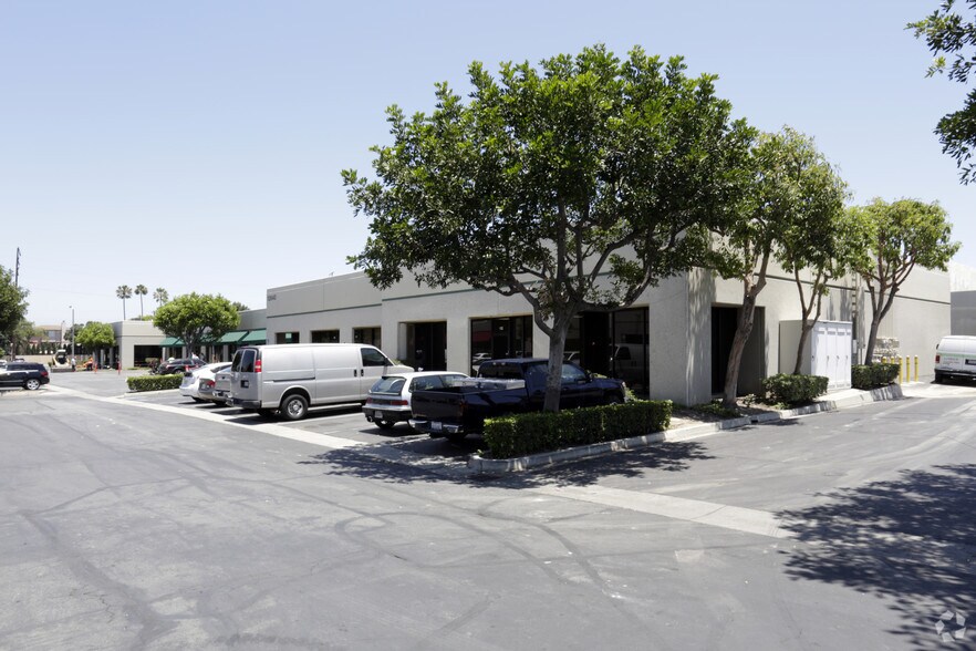 13600-13640 Imperial Hwy, Santa Fe Springs, CA à louer - Photo du bâtiment - Image 3 de 9