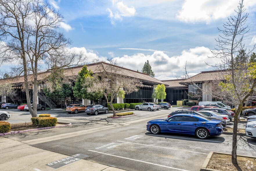 1825 Bell St, Sacramento, CA à louer - Photo du bâtiment - Image 2 de 6