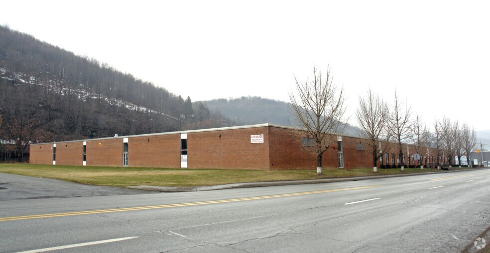 401 Broad St, Johnstown, PA à louer - Photo du bâtiment - Image 1 de 5