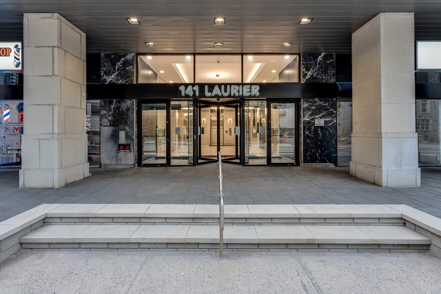 141 Laurier Ave W, Ottawa, ON à louer - Photo du bâtiment - Image 2 de 10