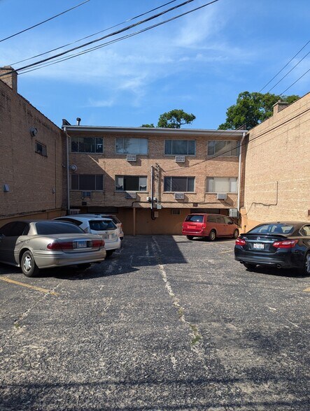 6955 W North Ave, Oak Park, IL à louer - Photo du bâtiment - Image 3 de 6