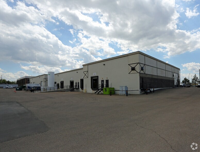 8560 Roper Rd, Edmonton, AB à louer - Photo du bâtiment - Image 2 de 5