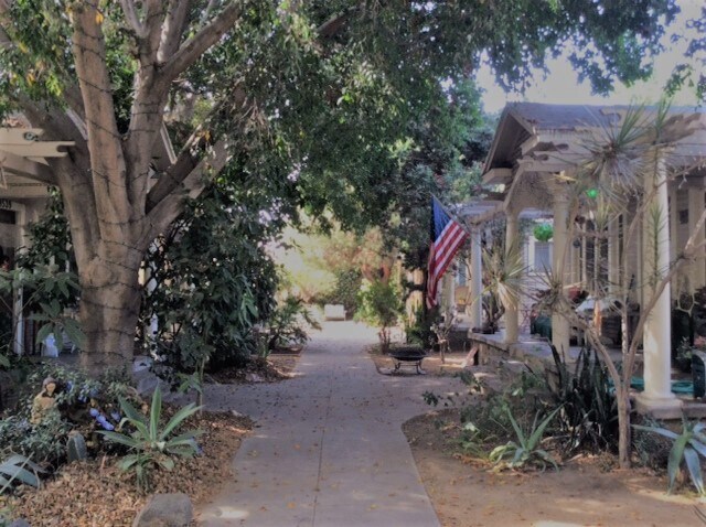 1537 N Serrano Ave, Los Angeles, CA à vendre - Photo du bâtiment - Image 2 de 11