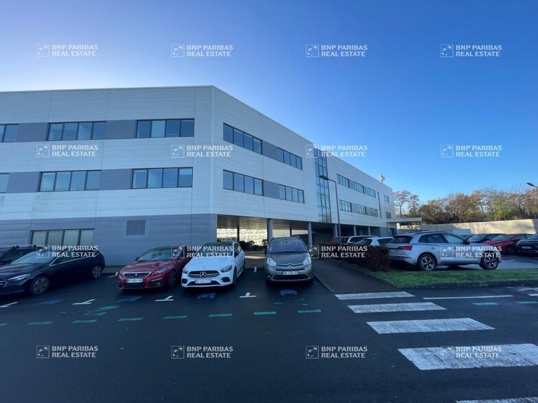 Office in Saint-Jacques-de-la-Lande for lease - Building Photo - Image 1 of 23
