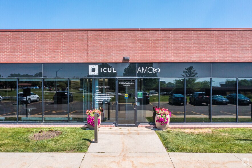 7745 Office Plaza Dr, West Des Moines, IA à louer - Photo du bâtiment - Image 2 de 6