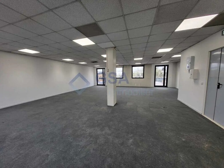 Office in Massy for lease - Building Photo - Image 1 of 7