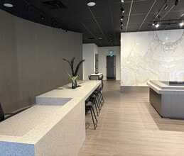 345 Lakeshore Rd E, Oakville, ON à louer Photo intérieure- Image 2 de 3