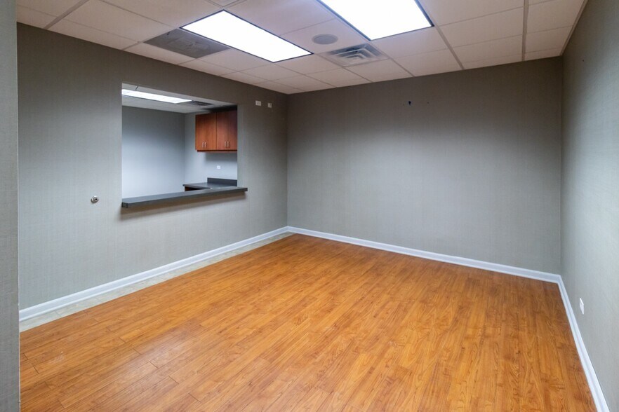 2400 N Ashland Ave, Chicago, IL à louer - Photo du bâtiment - Image 3 de 69