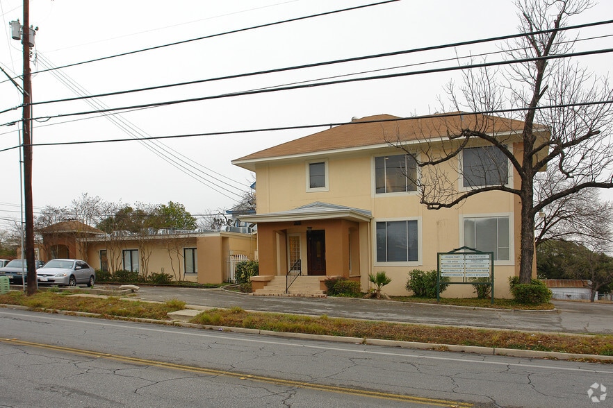 2600 Mccullough Ave, San Antonio, TX for sale - Building Photo - Image 1 of 17