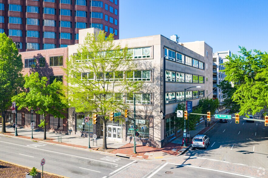 626 E Broad St, Richmond, VA à louer - Photo du bâtiment - Image 1 de 2
