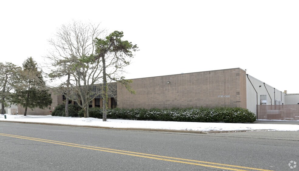1710 Oak St, Lakewood, NJ à louer - Photo principale - Image 1 de 3