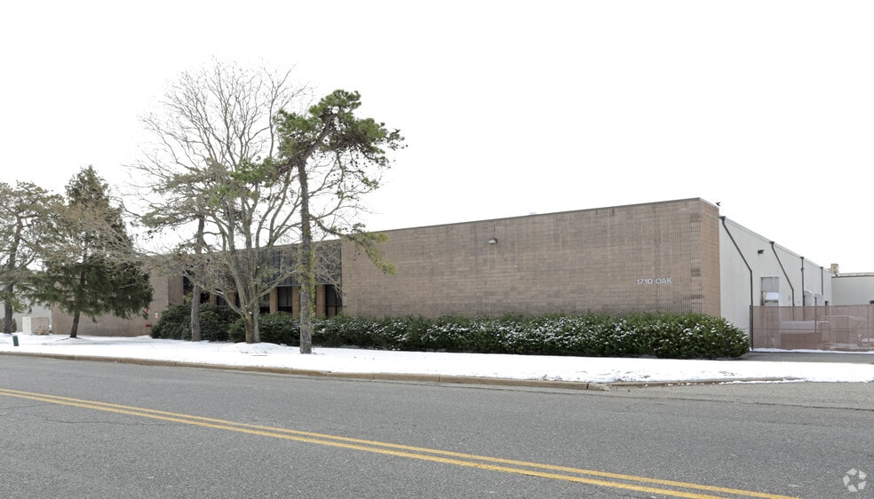 1710 Oak St, Lakewood, NJ for lease - Primary Photo - Image 1 of 3
