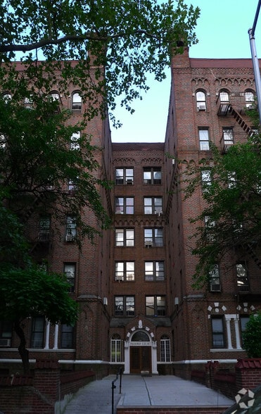 320 Ocean Pky, Brooklyn, NY for sale - Building Photo - Image 3 of 3