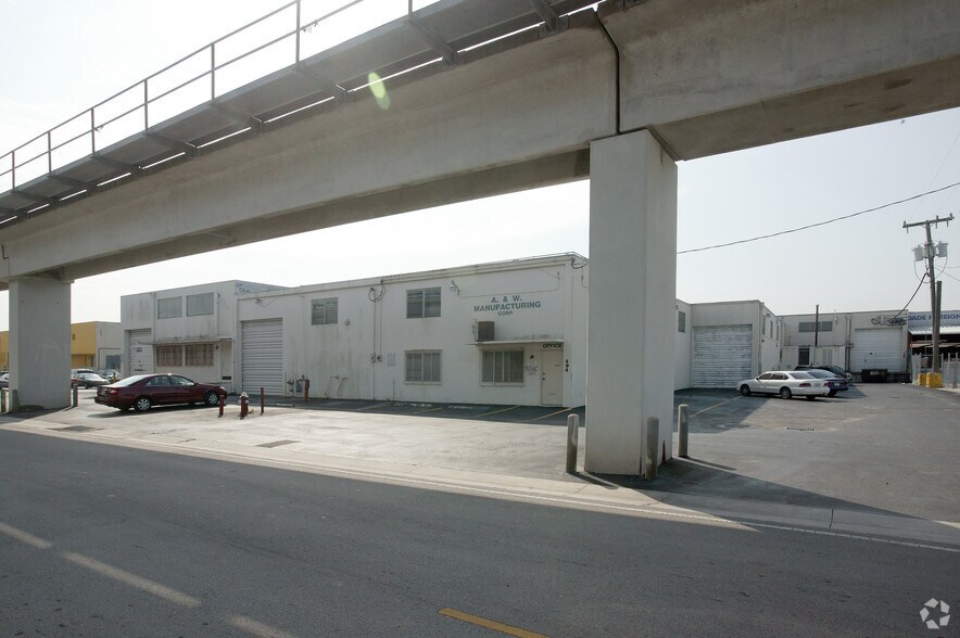 494-498 W 20th St, Hialeah, FL à louer - Photo du bâtiment - Image 2 de 2