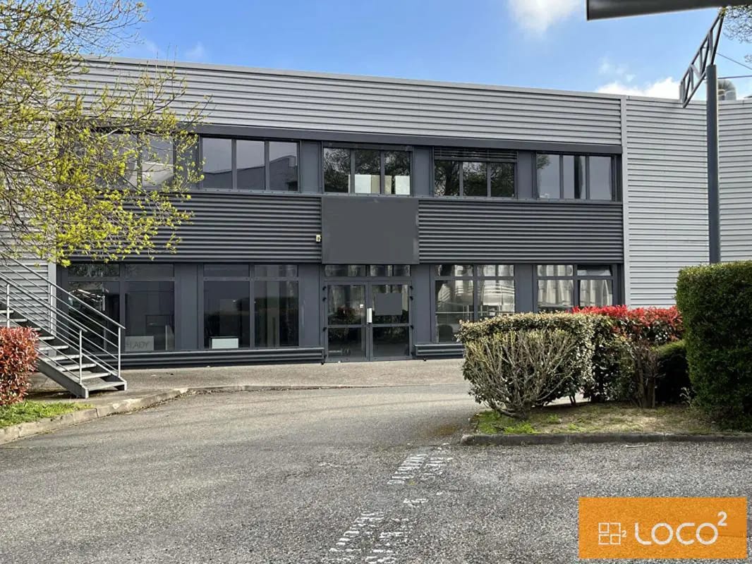 Retail in Labège for lease Building Photo- Image 1 of 4