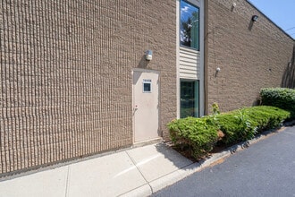 5890-5898 Chandler Ct, Westerville, OH à louer Photo du bâtiment- Image 1 de 9