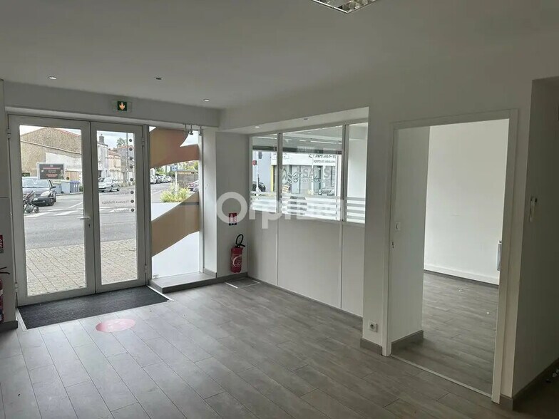 Commerce de détail dans Rezé à louer - Hall d’entrée - Image 1 de 3