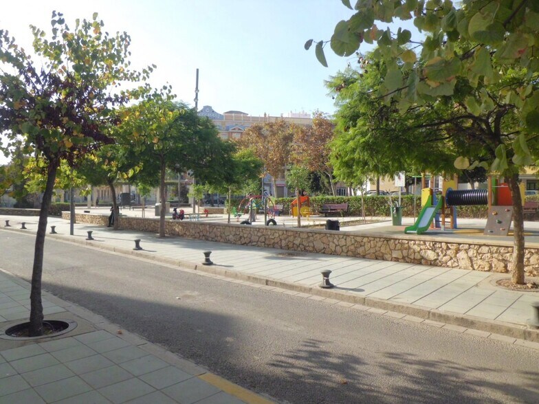 Commerce de détail dans El Ejido, Almería à louer - Photo du bâtiment - Image 2 de 3