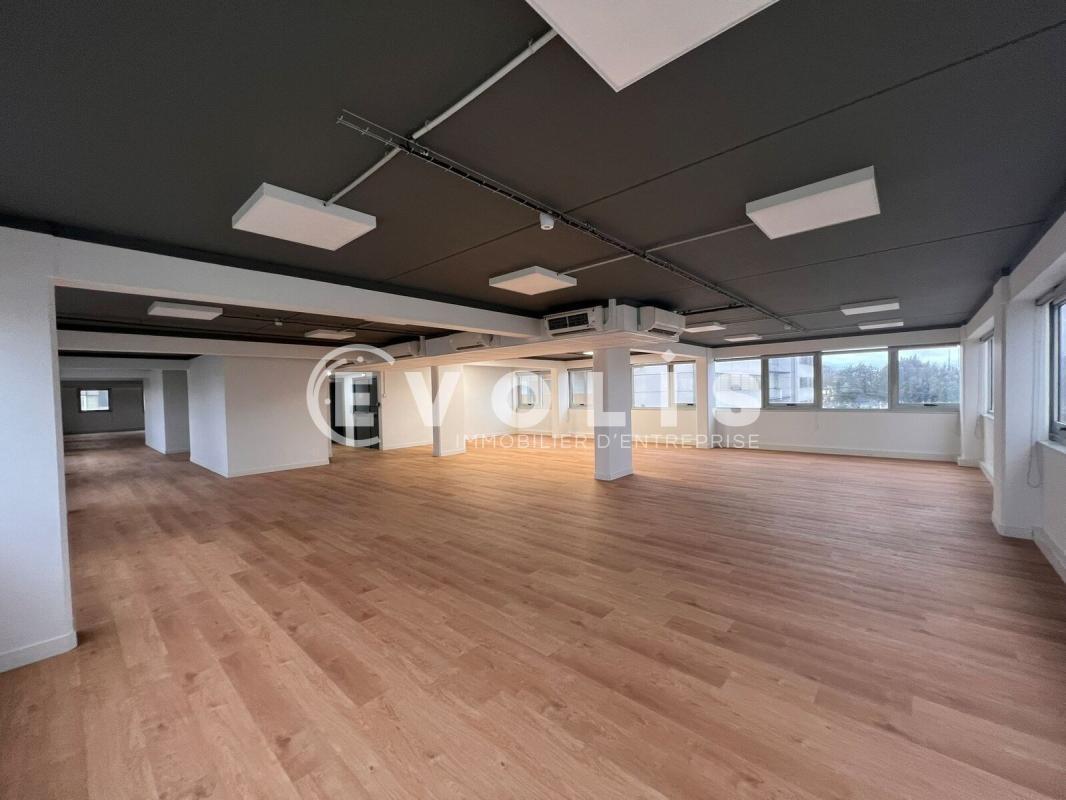 Office in Bordeaux for lease Interior Photo- Image 1 of 8