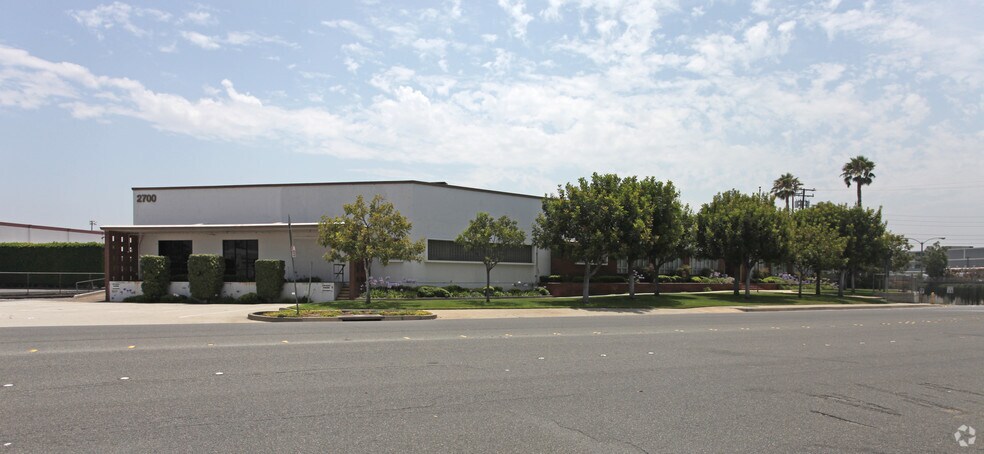 2700 Eastern Ave, Commerce, CA à louer - Photo du bâtiment - Image 3 de 3