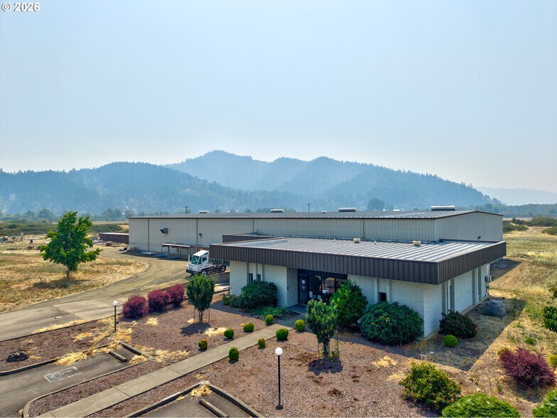 850 Garden Valley Cir, Sutherlin, OR à vendre - Photo principale - Image 1 de 10