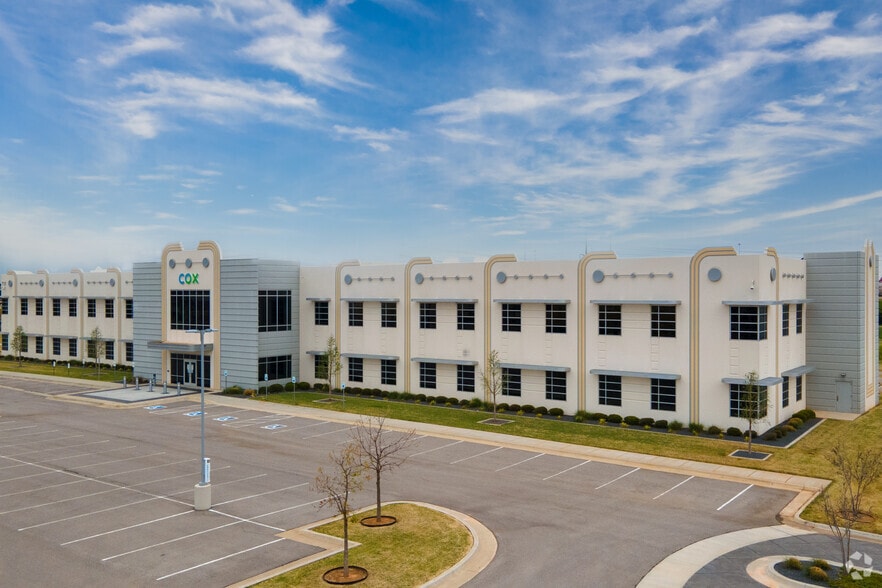 715 NE 122nd St, Oklahoma City, OK à louer - Photo du bâtiment - Image 3 de 5