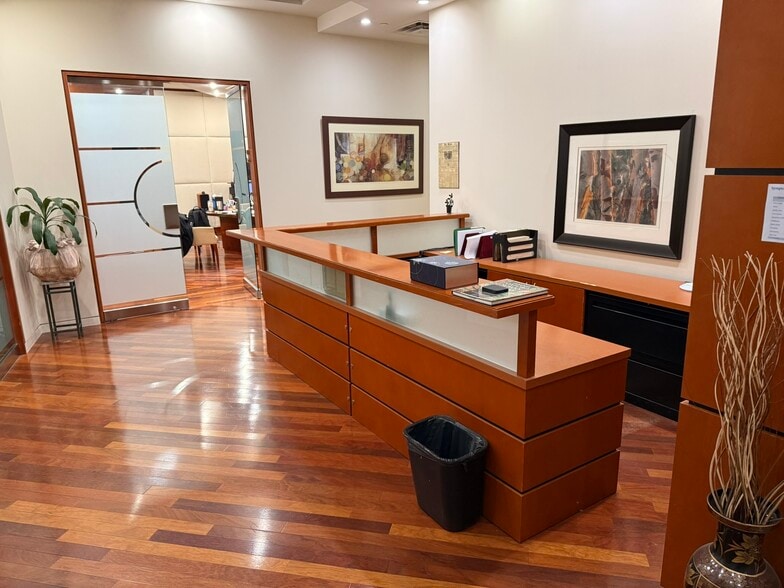 4646 Dufferin St, Toronto, ON for lease - Building Photo - Image 3 of 4