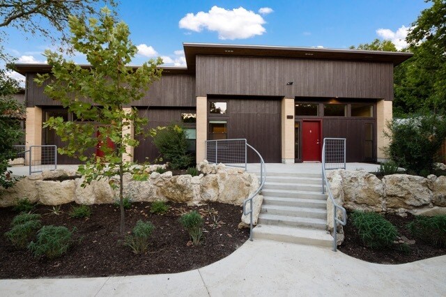 3050 Eisenhauer Rd, San Antonio, TX à vendre - Photo du bâtiment - Image 2 de 13