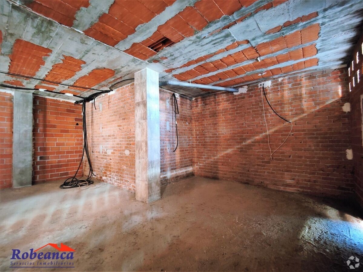 Ávila, AVI 05003 - Unit Puerta 06, Esc. 2 - - Interior Photo - Image 2 of 3