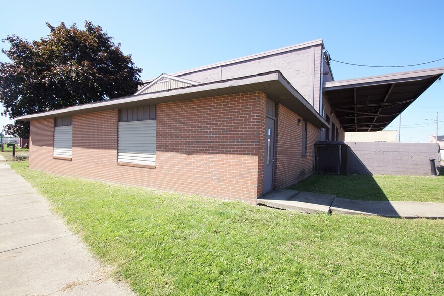 1025 Market Ave S, Canton, OH à vendre - Photo du bâtiment - Image 2 de 16
