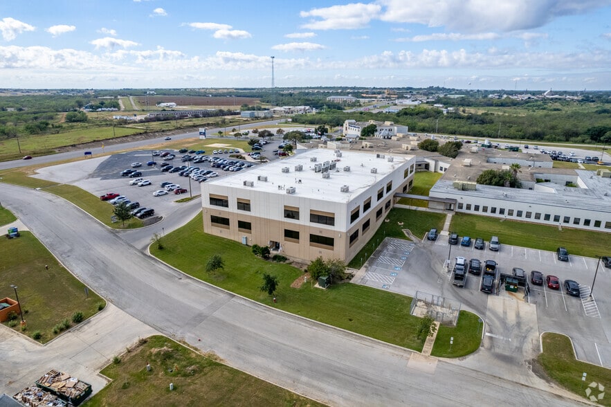 1907 Hwy 97 E, Jourdanton, TX for lease - Building Photo - Image 3 of 4