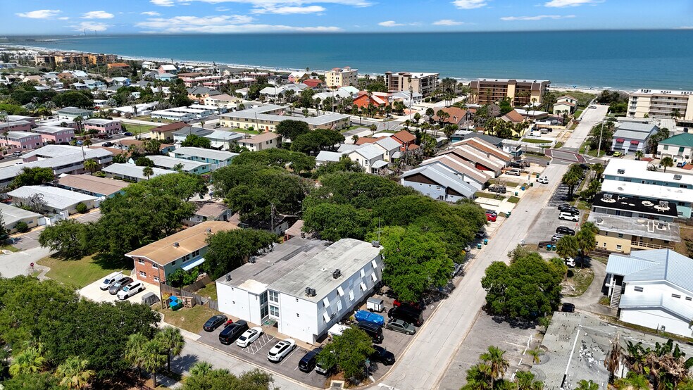 404 Harrison Ave, Cape Canaveral, FL à vendre - Photo du bâtiment - Image 3 de 8