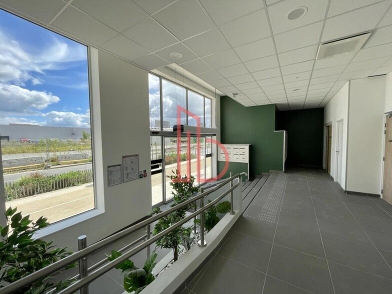 Rue La Seiglière, Bordeaux for lease - Lobby - Image 2 of 7