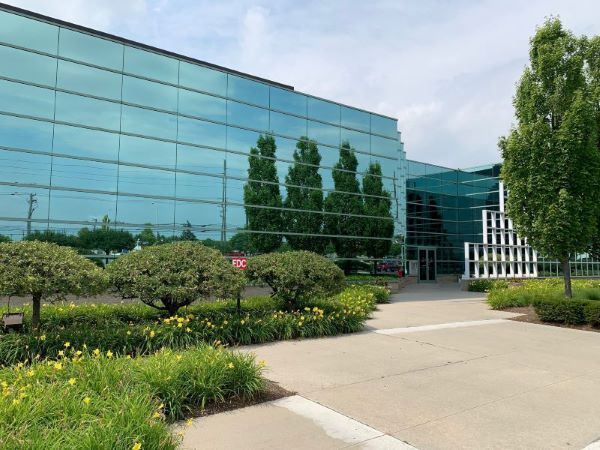 39209 W 6 Mile Rd, Livonia, MI à louer Photo du bâtiment- Image 1 de 11