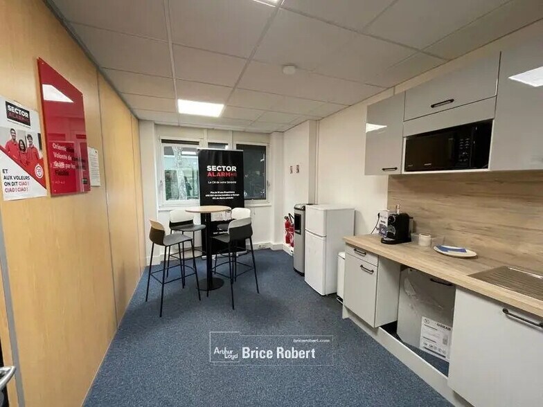 Bureau dans Bron à louer - Photo intérieure - Image 2 de 3