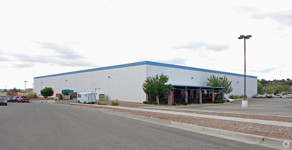 500 S Mesa Hills Dr, El Paso, TX à louer - Photo du bâtiment - Image 3 de 4