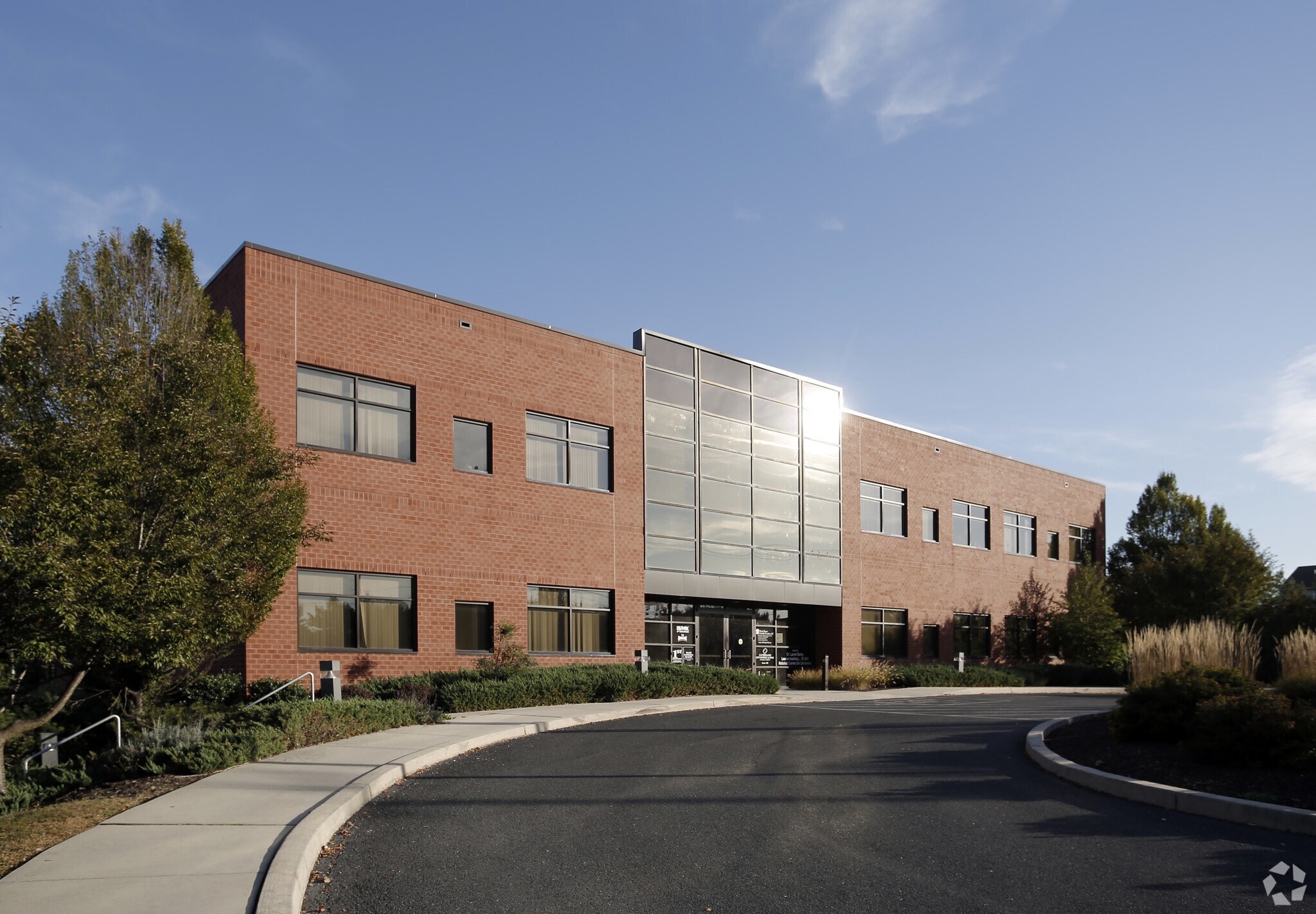 6375 Mercury Dr, Mechanicsburg, PA à louer Photo du bâtiment- Image 1 de 8