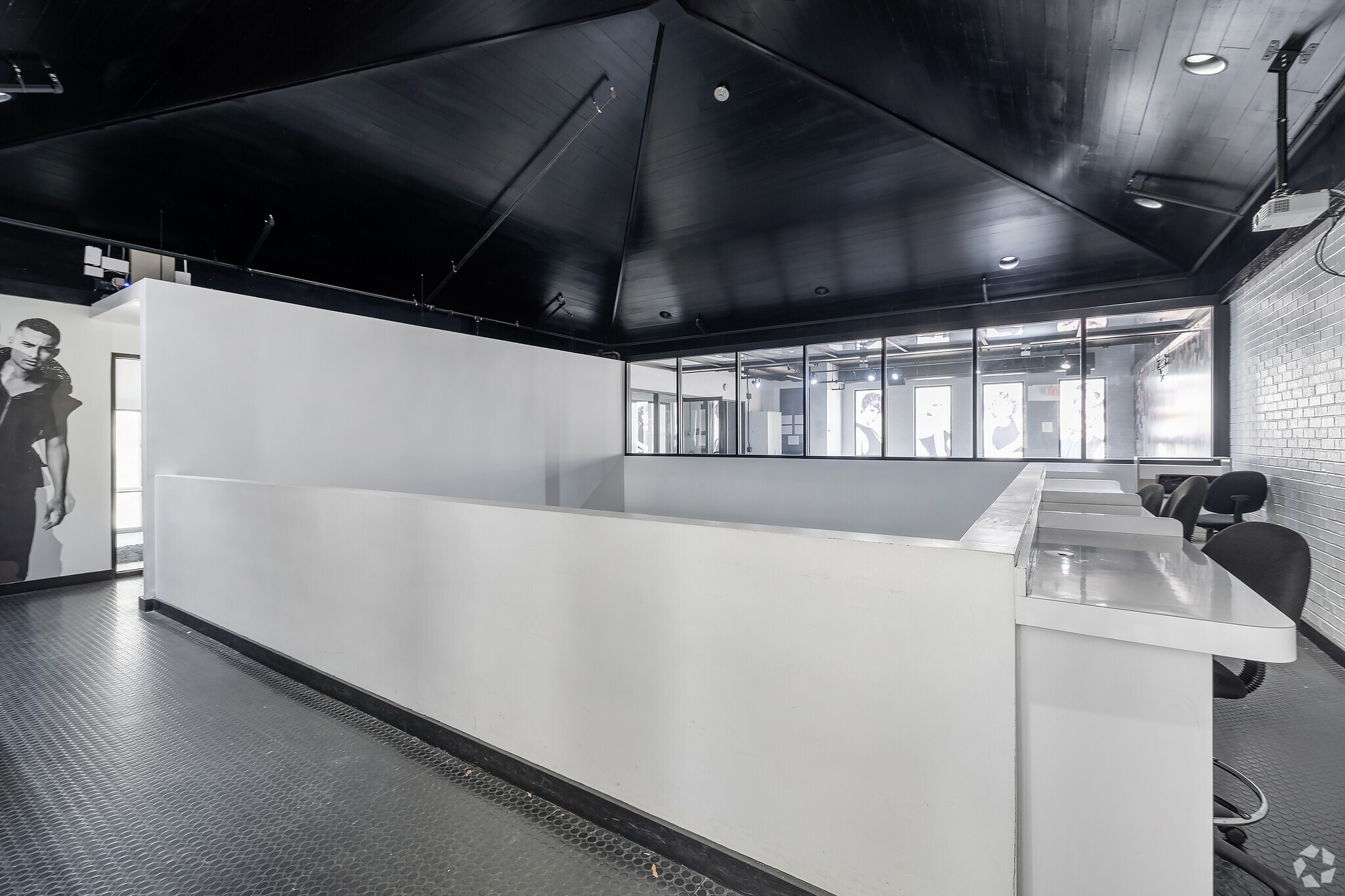 464 N Fairfax Ave, Los Angeles, CA for lease Interior Photo- Image 1 of 7